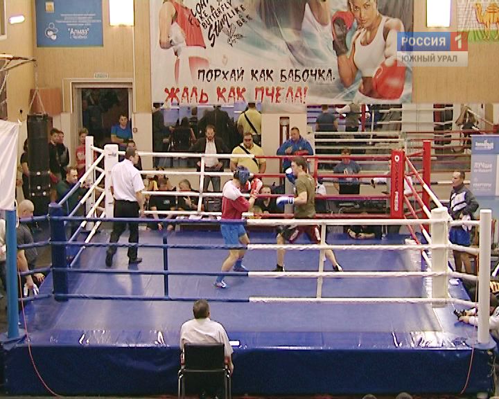 Боксеры-любители сразились в полуфиналах Бойцовского клуба