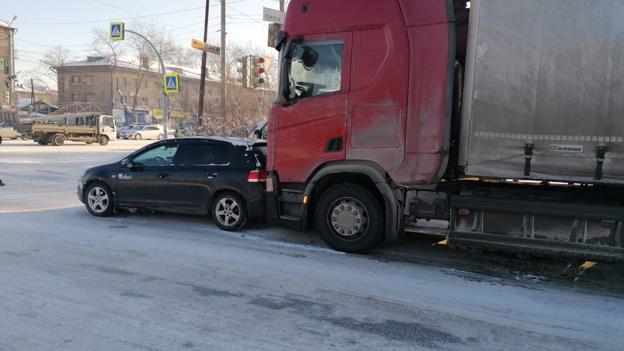 В авариях в Челябинске пострадали 8 человек