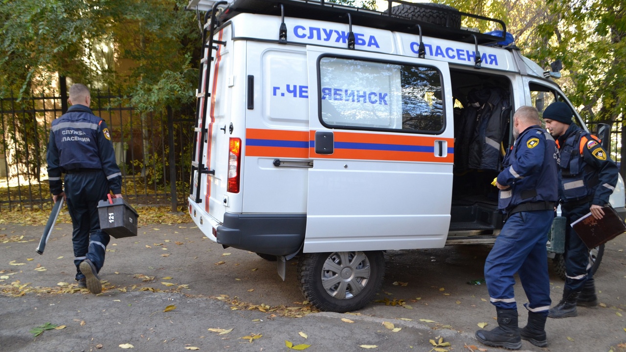 В Челябинской области бабушка с детьми оказались заперты в квартире