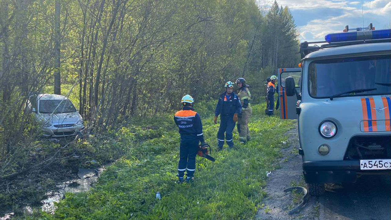 На М5 в Челябинской области иномарка вылетела с дороги, водитель погиб