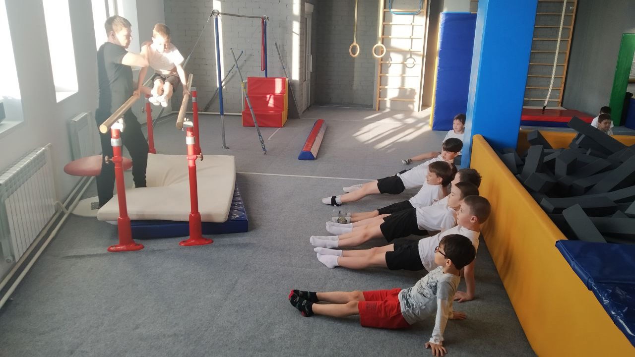 От циркового манежа - к спортзалу: как артист цирка тренирует детей в Челябинске 