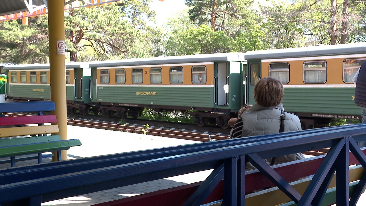 Сезон открыт: как работают школьники на детской железной дороге в Челябинске