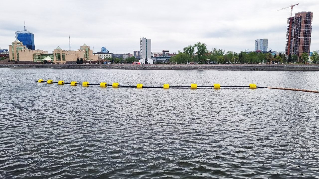 Паук на воде: в Челябинске показали испытания машины, которая очистит реку Миасс