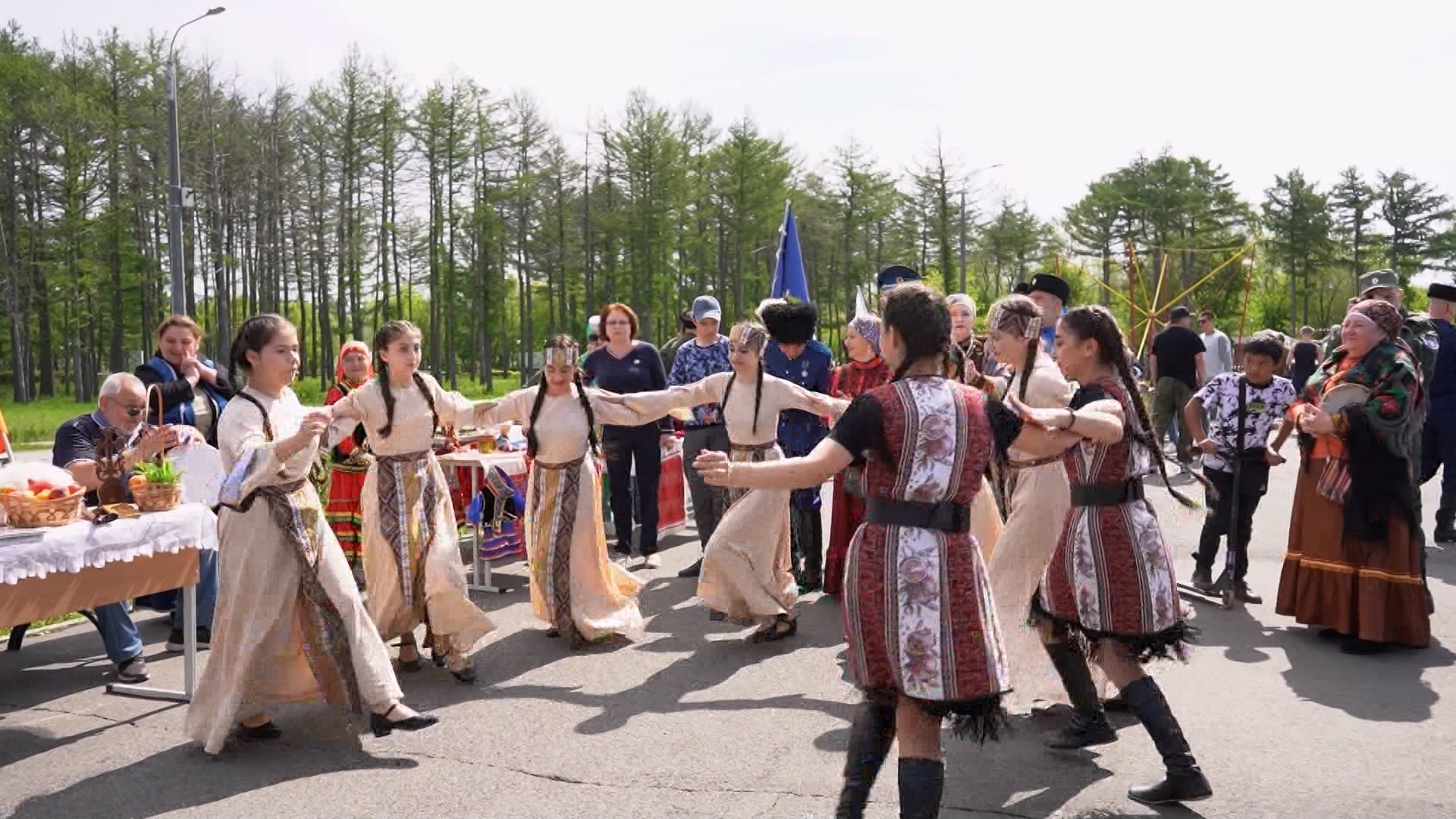 В Магнитогорске состоялся многонациональный праздник: ели плов под звуки барабанов