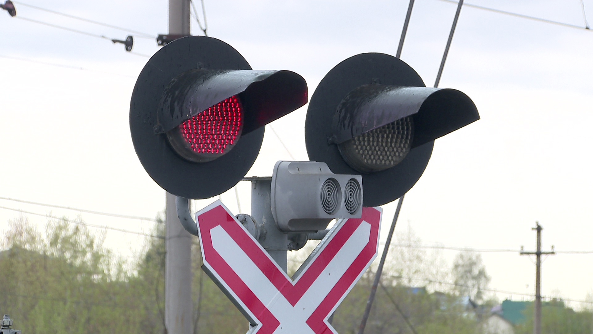 В Челябинске водителям напомнили о правилах пересечения железнодорожных переездов