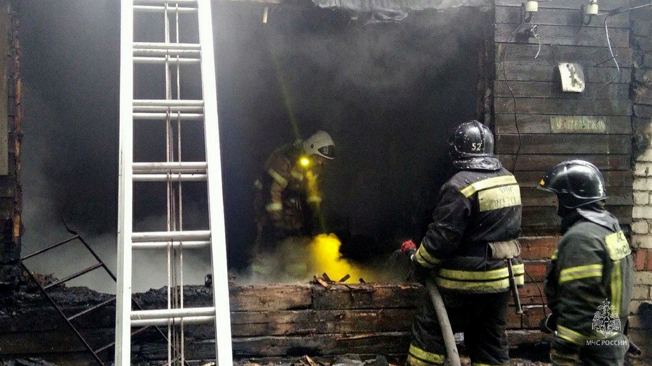 Два человека погибли во время ночного пожара в Челябинской области