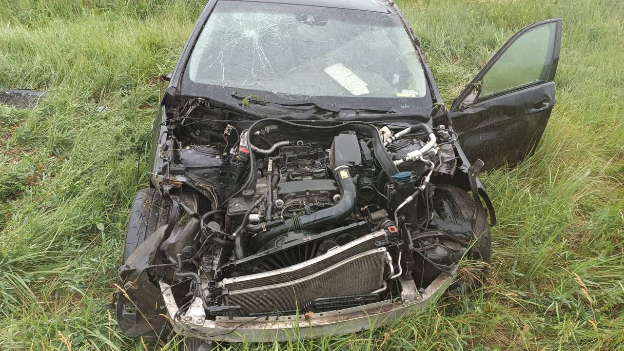 Автомобиль перевернулся во время дождя в Челябинской области, погиб один человек