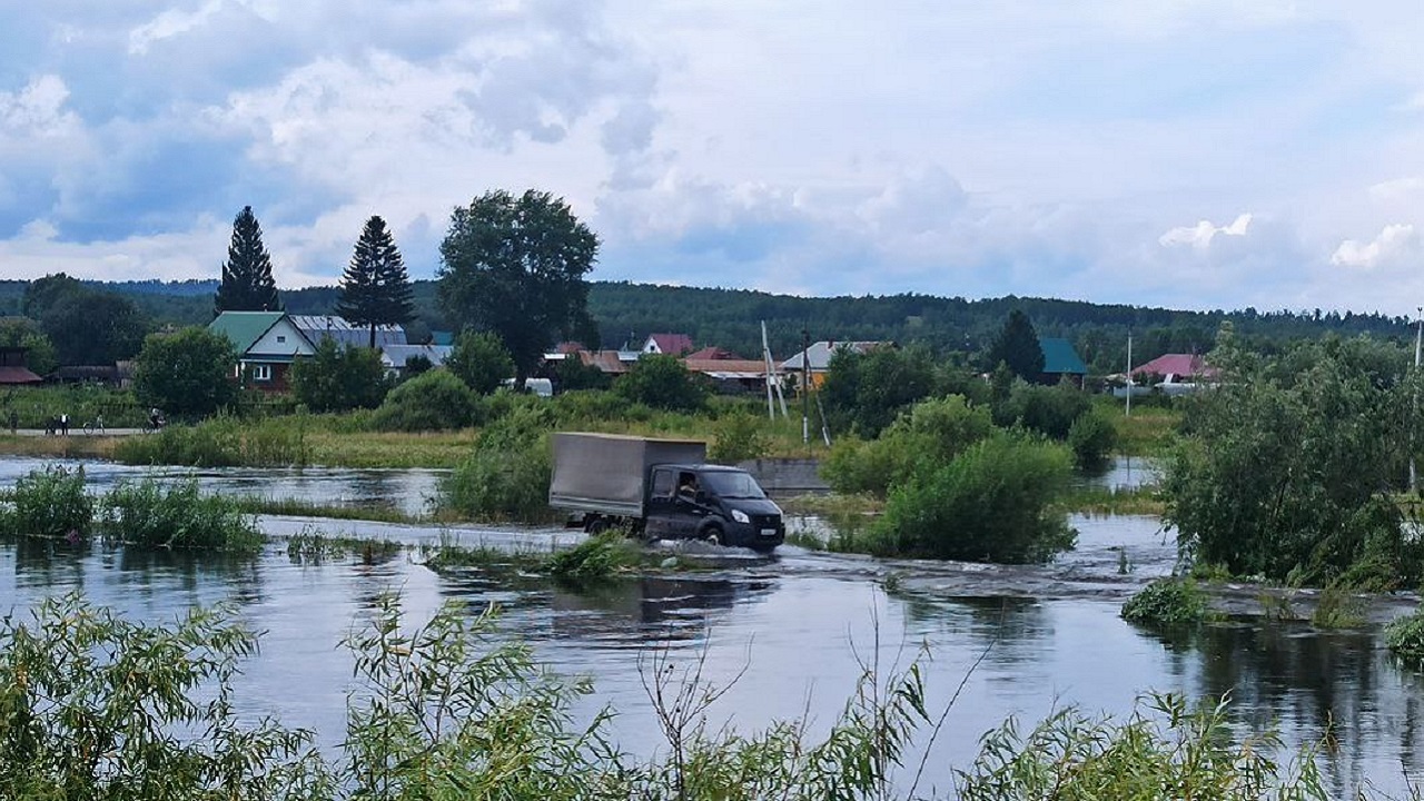 Жителей поселка в Миассе эвакуировали из-за угрозы подтопления