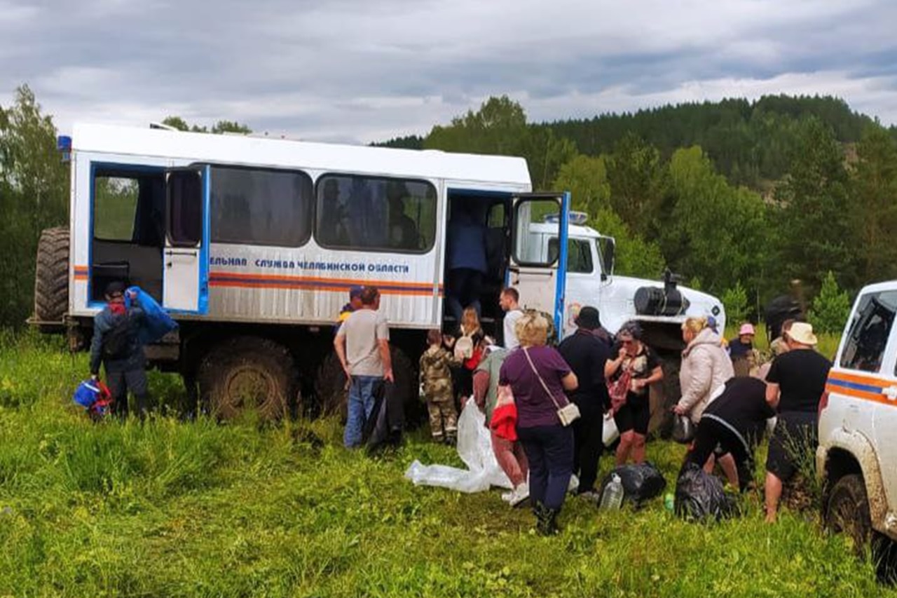 Катамараны и сапборды унесло: с реки в Челябинской области эвакуировали туристов