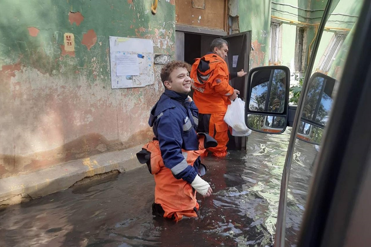 Круглосуточно откачивают воду: как в Ленинском районе Челябинска ликвидируют подтопления