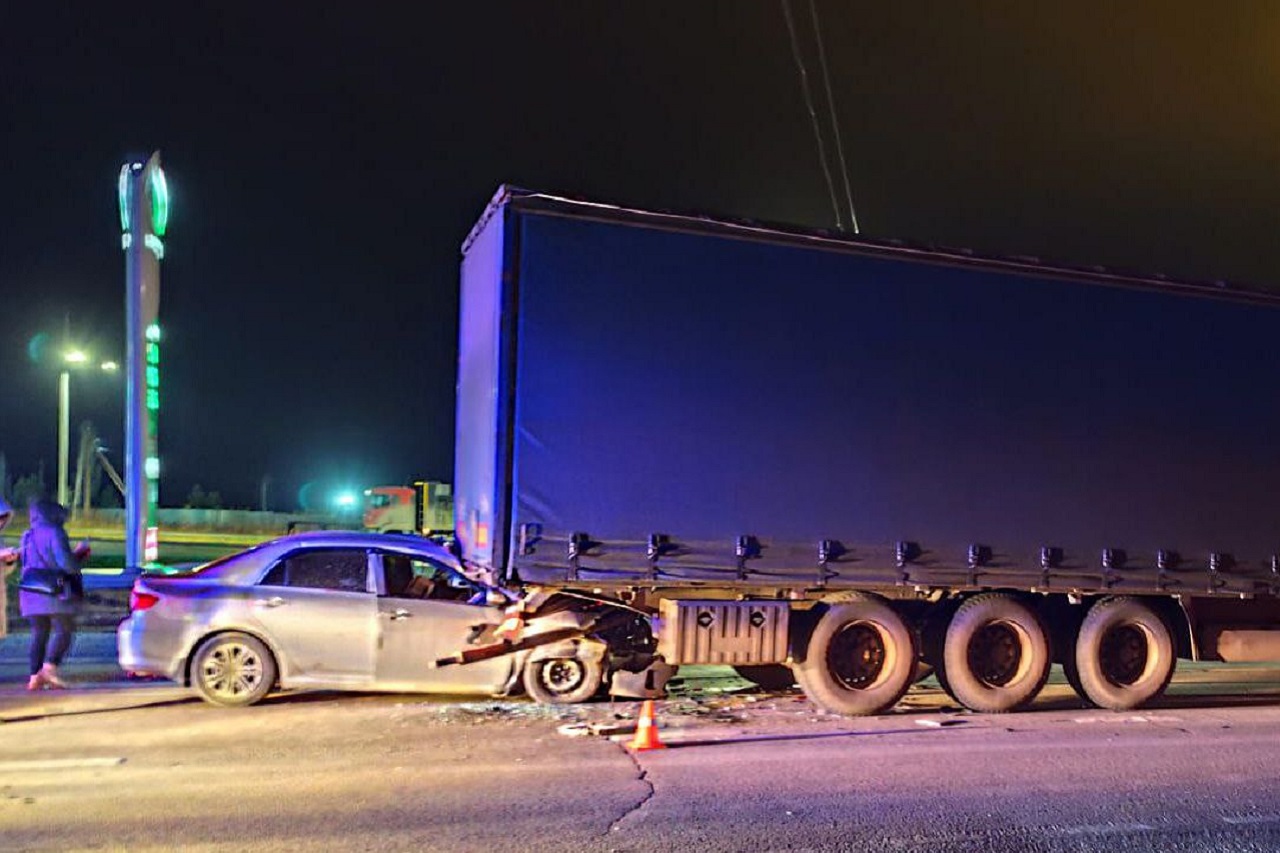 Заехал под грузовик: водитель пострадал в аварии под Усть-Катавом