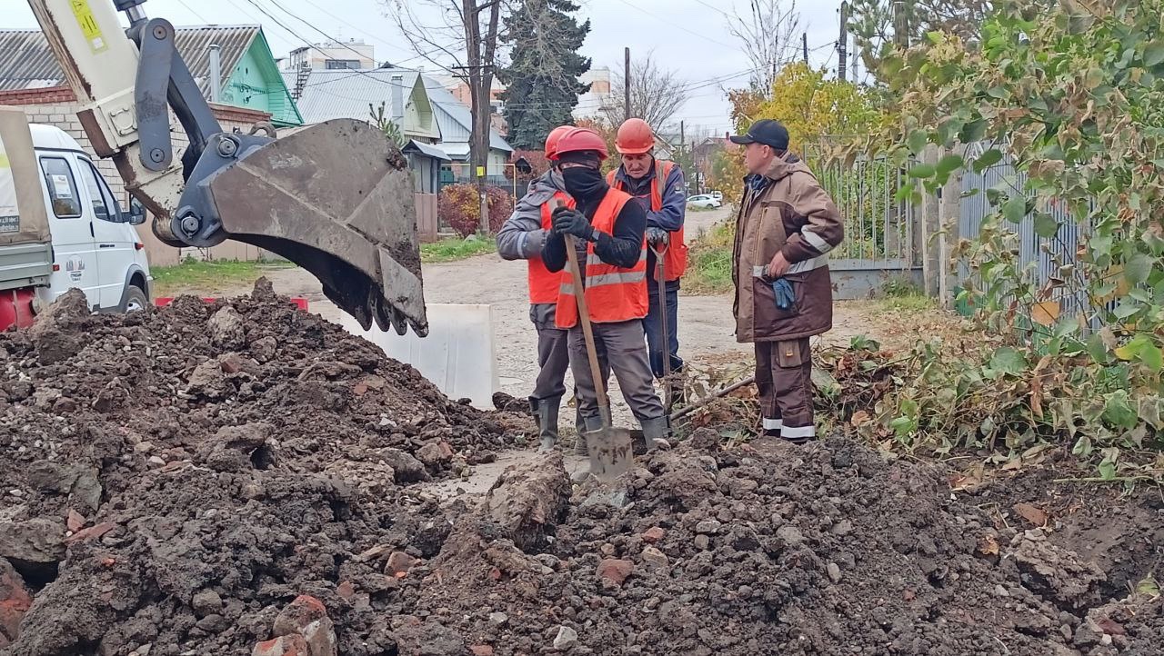 Коммунальщики в Челябинске торопятся подключить тепло во все дома