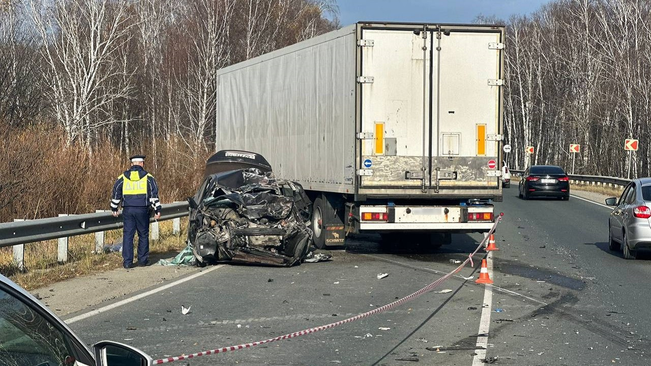 Две женщины пострадали в ДТП с фурой под Челябинском