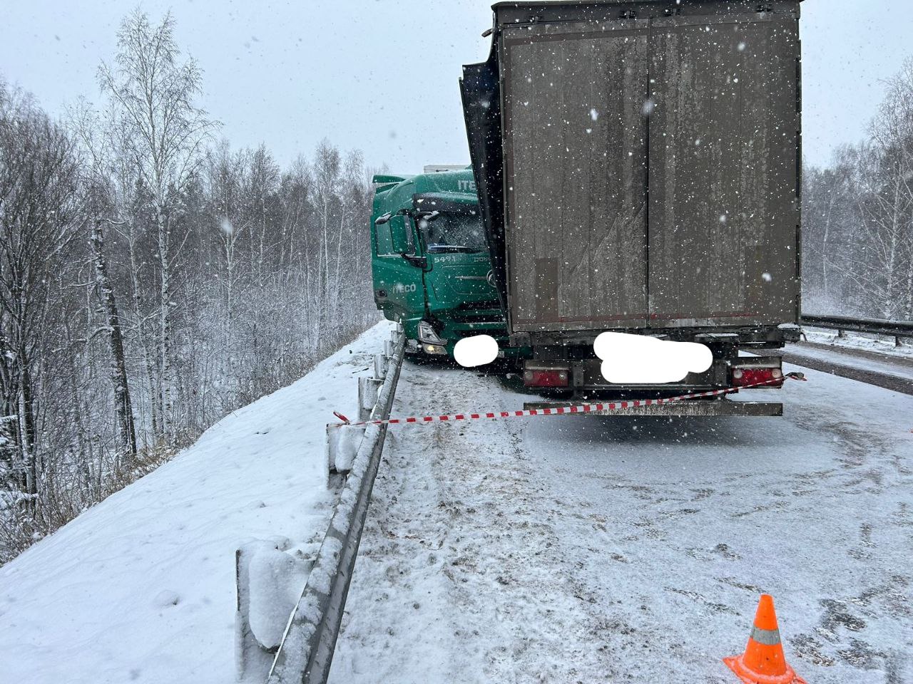 В Челябинской области 36-летний водитель попал в больницу после лобового ДТП на трассе