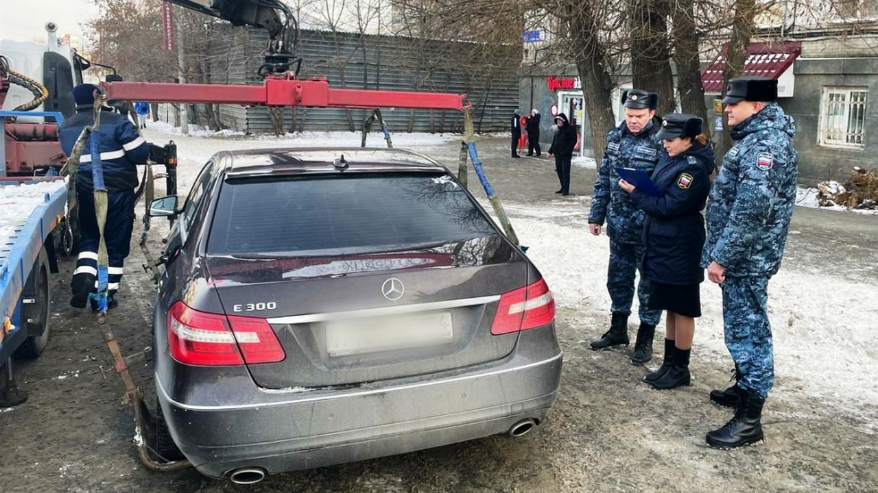 Жительница Челябинска лишилась Mercedes из-за долгов бывшего владельца автомобиля