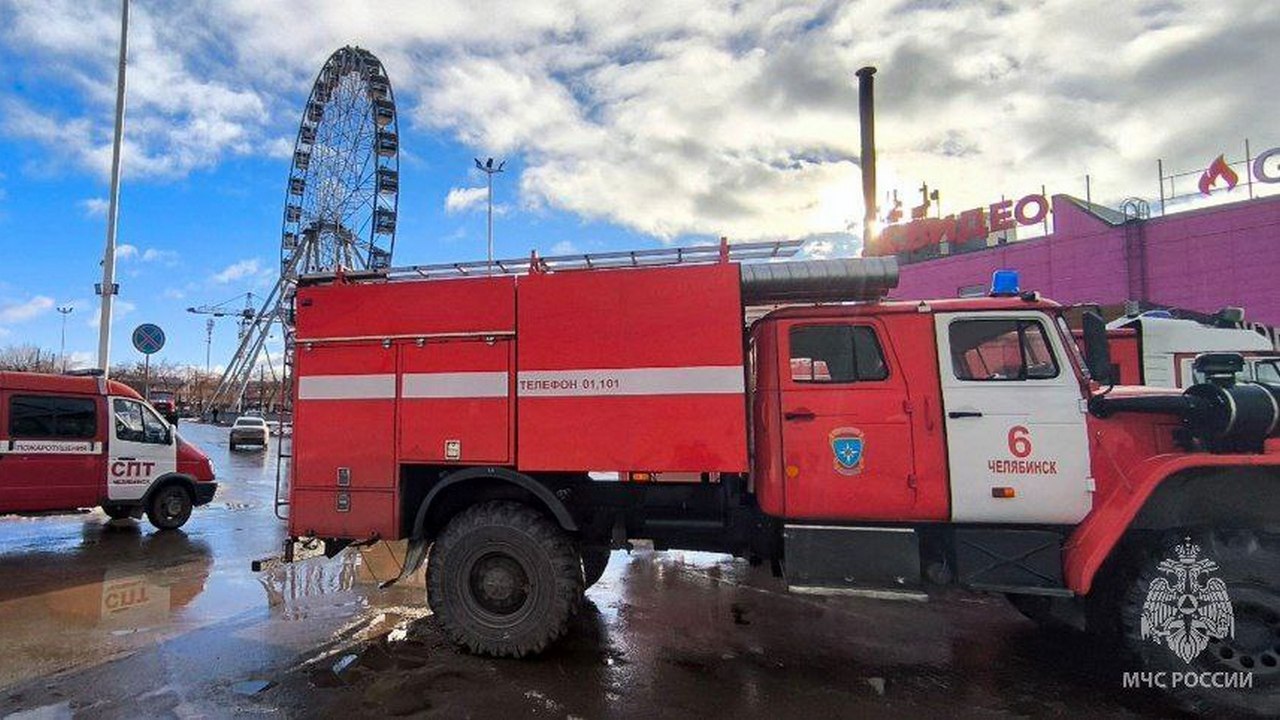 Из ТРК в Челябинске из-за пожара на фудкорте эвакуировались 150 человек