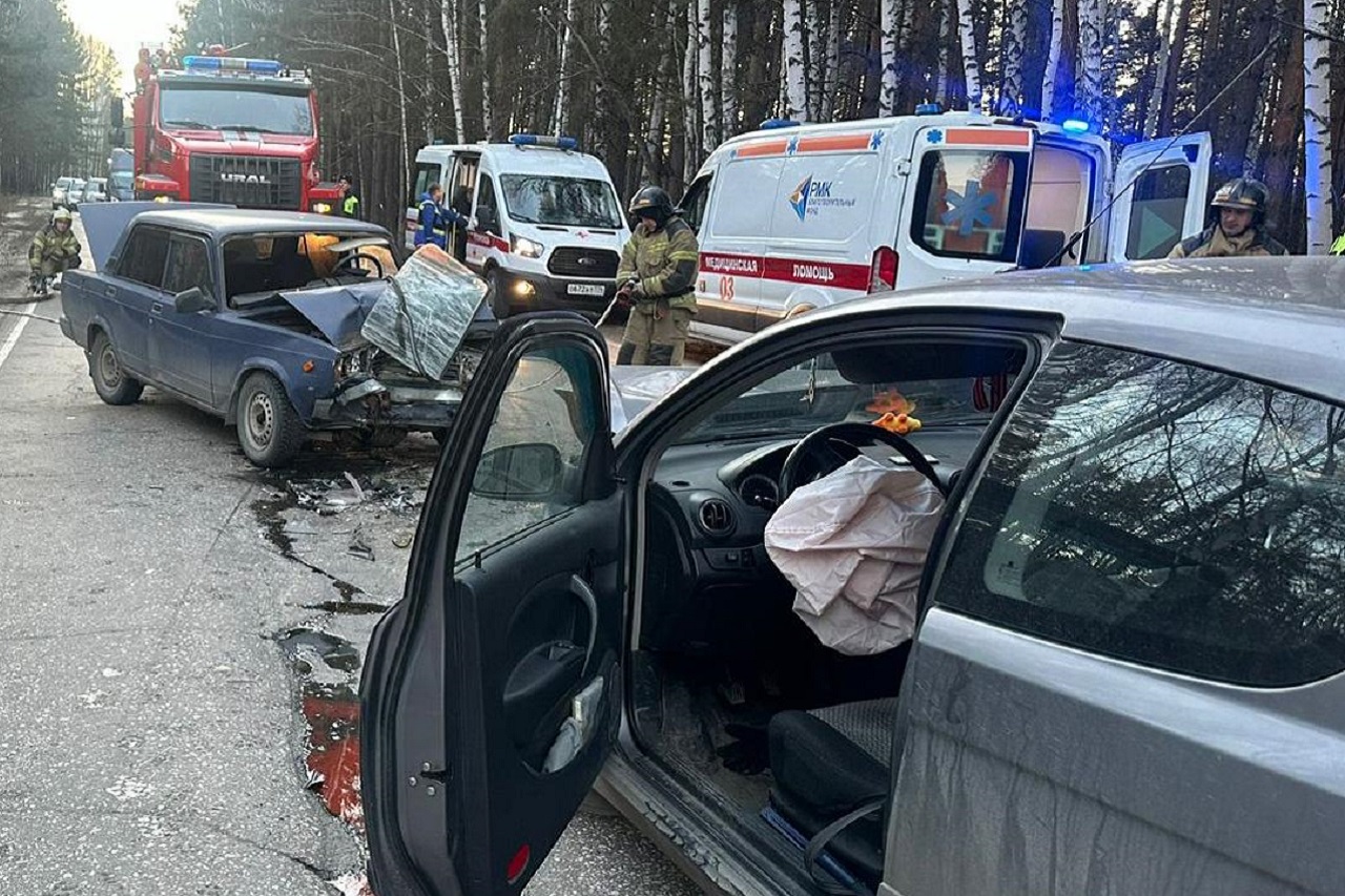 Двух женщин зажало в автомобиле после ДТП под Кыштымом