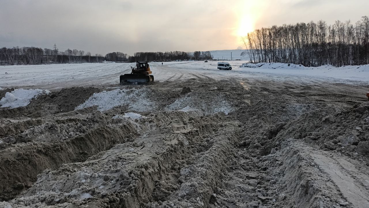 Дорожники показали работу снегосвалки в Челябинске