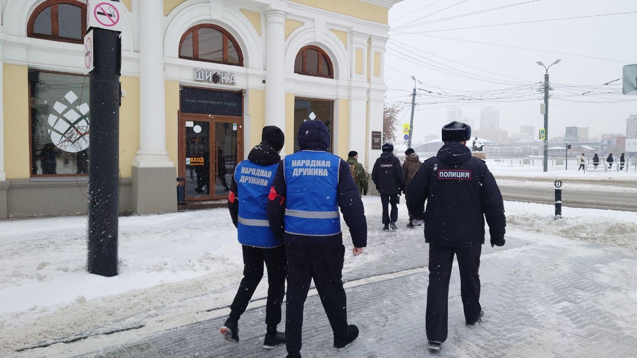 В Челябинске народные дружинники и казаки патрулируют улицы